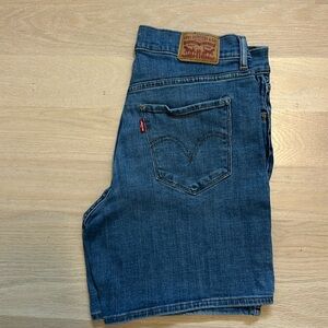 Light blue classic Levi shorts size 27